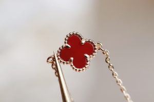 Sweet Alhambra bracelet_ 18K rose gold_ Carnelian_