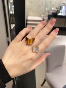 Lucky Alhambra Between the Finger ring_ 18K yellow_