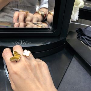 Lucky Alhambra Between the Finger ring_ 18K yellow_