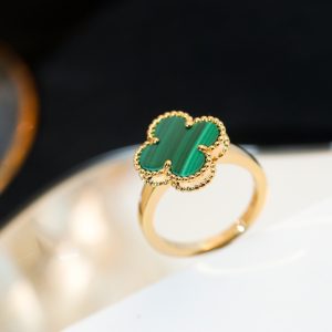 Magic Alhambra ring_ 18K yellow gold_ Malachite_ _y