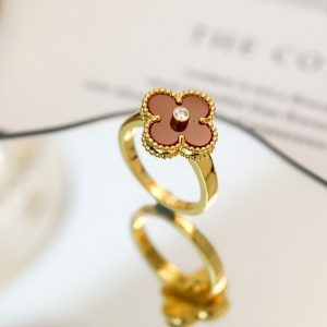 Vintage Alhambra ring_ 18K yellow gold_ Carnelian_