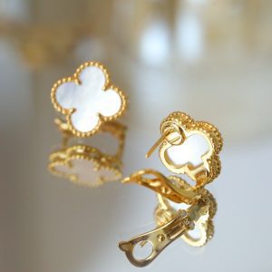 Magic Alhambra earrings_ 18K yellow gold_ Mother-of-pearl_