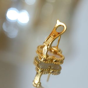 Magic Alhambra earrings_ 18K yellow gold_ Mother-of-pearl_