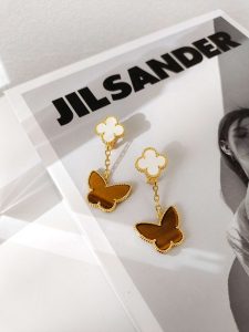 Lucky Alhambra earrings_ 2 motifs_ 18K yellow gold_ (2)